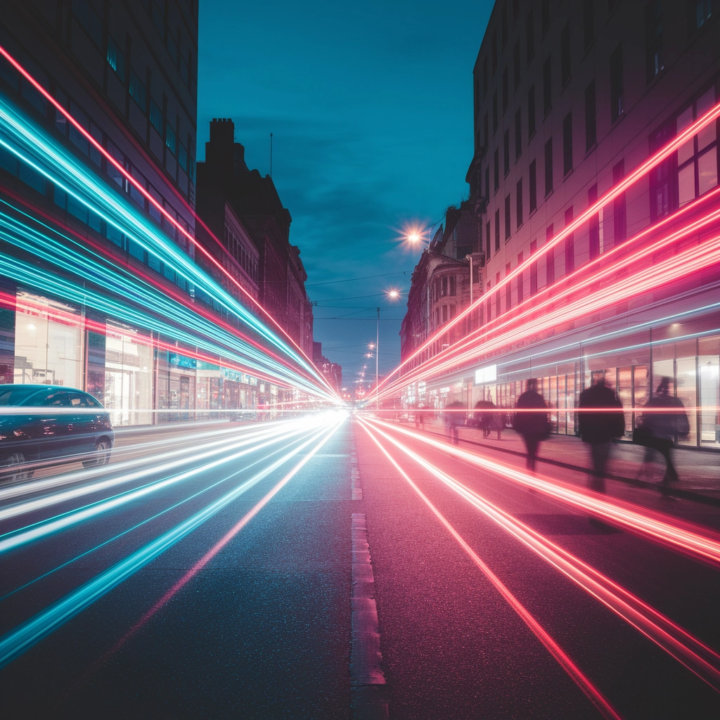 Notte al Neon: Strada Cittadina Sfocata a Lunga Esposizione